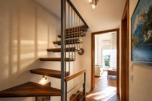 Laura House Nikiti