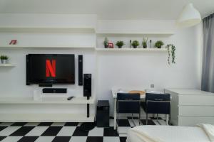 LYNA Home - Gold