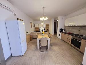 Luxurious Sea View Apartment in Beach Piscina si Spa Resort langa plaja