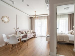 Urban Apartments - Mennica Residence - Great Location&18