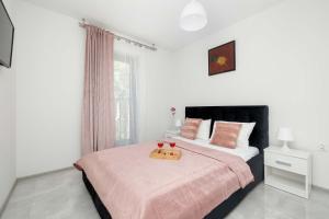 Przytulny Apartament Blisko Plaży z Parkingiem by Noclegi Renters
