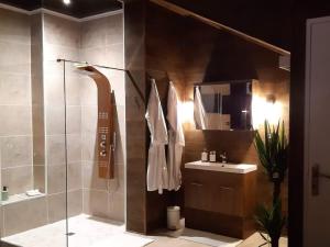 Suite avec Jacuzzi - Clim - Terrasse - Wi-Fi