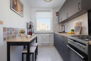 Modern Cozy Apartment in Warsaw with Parking & Workspace by Renters