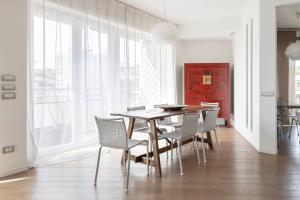 Lush Contemporary Flat, wonderful and wide home with 3 Bedrooms, 6 guests, By HouseinMilano