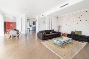 Lush Contemporary Flat, wonderful and wide home with 3 Bedrooms, 6 guests, By HouseinMilano