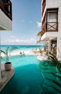 ZAN Tropical Beach Adults Only