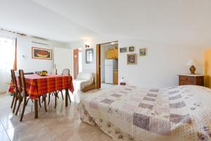 Cozy studio city centre Pag