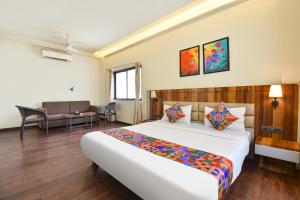 FabHotel City Point Executive