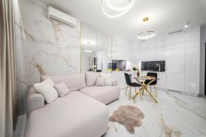 Urban Apartments - Mennica Residence - Great Location&189