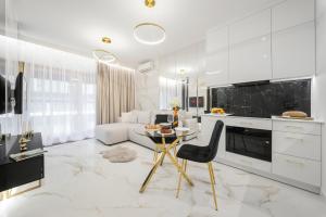 Urban Apartments - Mennica Residence - Great Location&189