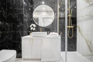Urban Apartments - Mennica Residence - Great Location&189