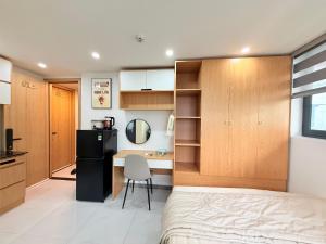 Unihomes Apartment 414 Q10