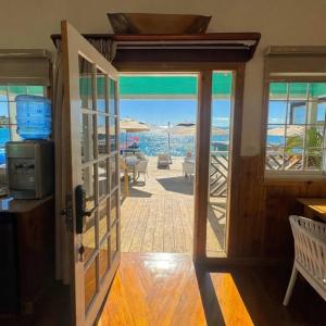 Luxury Bungalow on the water 4