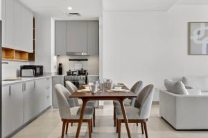 FIRST CLASS 2BR Luxury Waterfront Escape