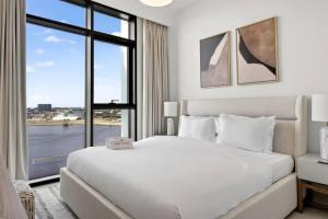 FIRST CLASS 2BR Luxury Waterfront Escape