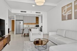 FIRST CLASS 2BR Luxury Waterfront Escape