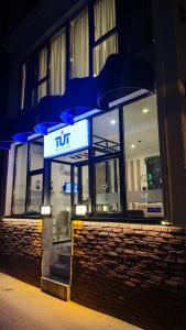 Tut Hotel