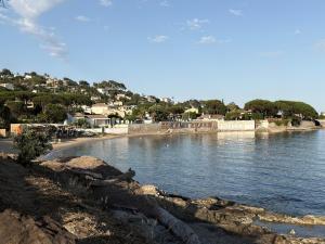 Plages et Port à pied avec Piscine pour 4 personnes