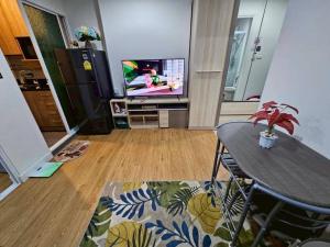 Relax pool 1 BR City sky view at Bangson MRT by Yoyo