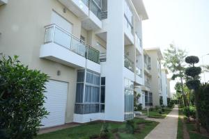 Luxurious waterfront apartment new