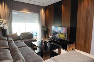 Luxurious waterfront apartment new