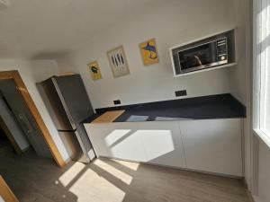 Renovado Apartamento en el corazón de Avilés, Calle Cámara 70 by beBalmy