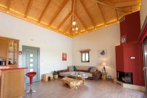 Trapezaki Queen Villa