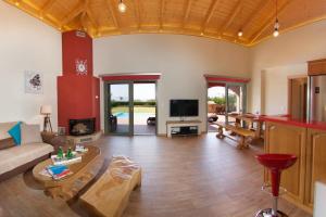 Trapezaki Queen Villa