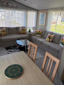 Seabreeze, Utopia, walking distance to beach, 5 Star Shorefield Country Park, Milford on Sea, Shorefield Road, SO41 0LH, United Kingdom