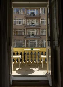 Steffanys Court Studio w Balcony in City Center