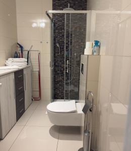 Steffanys Court Studio w Balcony in City Center