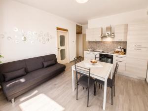 Lescen White Residence - Lake View