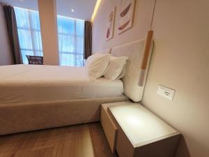 Sunset Boulevard Rooms