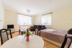 Rzepeckiej Comfort Apartment by BookingHost