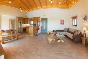 Trapezaki Queen Villa