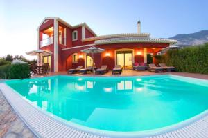 Trapezaki Queen Villa
