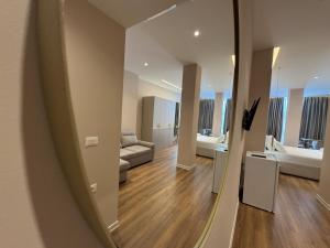 Sunset Boulevard Rooms