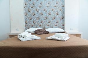 Gregory LeM Collection