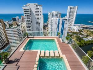 Piscina y jacuzzi rooftop, playa y murallas cerca