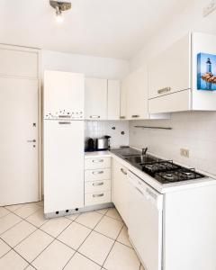 Faro Blu - Appartamento Vista Mare con Spiaggia e Parcheggio Privato
