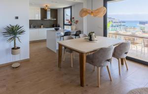 Allonbay Aster 6 - Stunning Penthouse with Sea Views