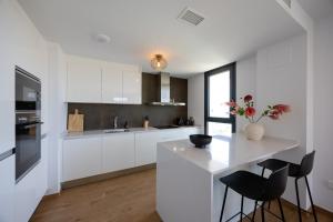 Allonbay Aster 6 - Stunning Penthouse with Sea Views