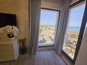 Stunning Luxury SeaView Apatament - Prima Linie la mare