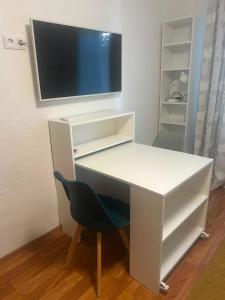 Cozy Riga Studio with Fireplace and Free Parking