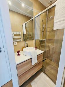 Relax in a Stunning Penthouse with terrace&parking