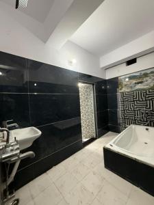 Roshans INN Hotel