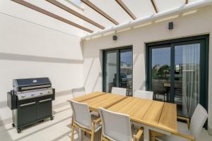 Private jacuzzi, Heated pool, Roof terrace, AC