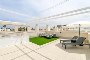 Private jacuzzi, Heated pool, Roof terrace, AC