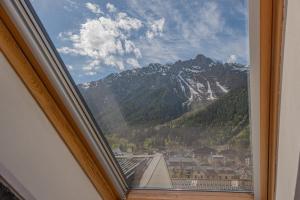 Mansarde- Central 2 bedroom top floor apartment Chamonix
