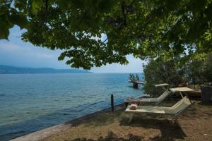 Tre Cipressi, ancient limonaia with lake access